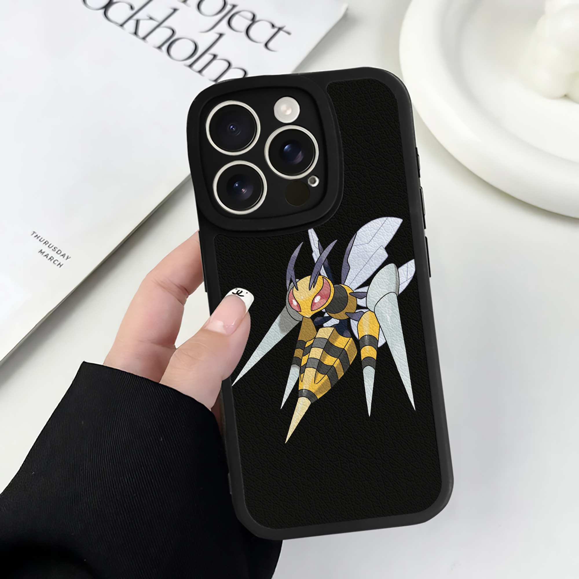 （画像用） ポケットモンスター Pokémon 【iPhone 16シリーズ対応】シリコンスマホケース（レザー調） 材質：シリコン